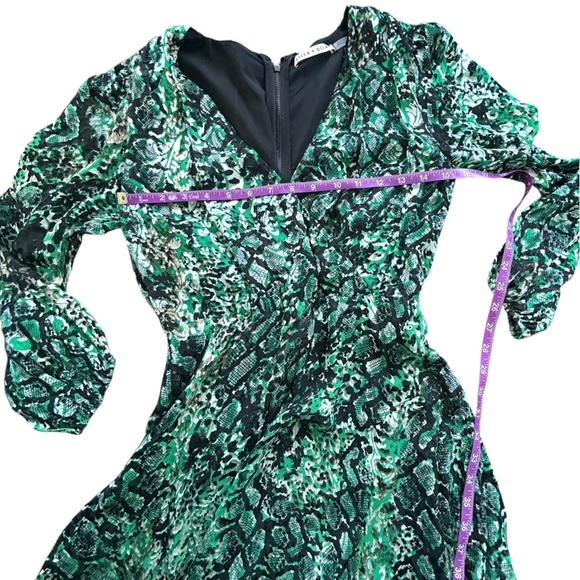 ALICE + OLIVIA Rita Green Snakeprint Silk Georgette Mini Dress Size 0 - Picture 5 of 9